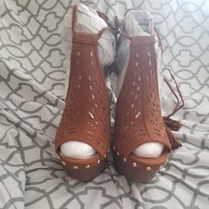 Beautiful lazer cut wegdes